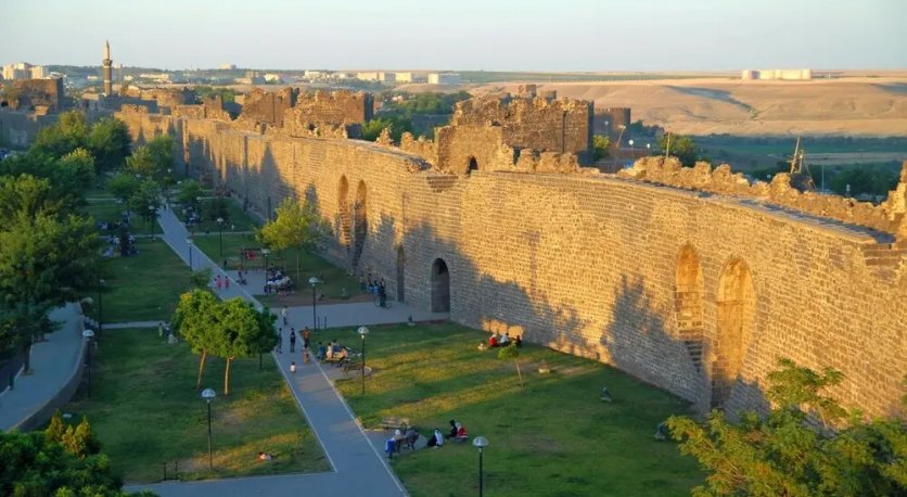 Binlerce Yıllık Miras: Diyarbakır Kalesi ve Hevsel Bahçeleri Neden Gezilmeli?
